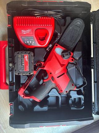 Milwaukee M12 Sierra de poda