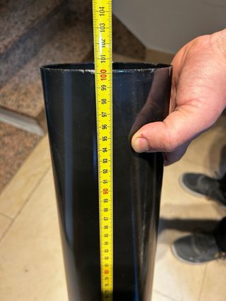 Tubo de chimenea metálico negro