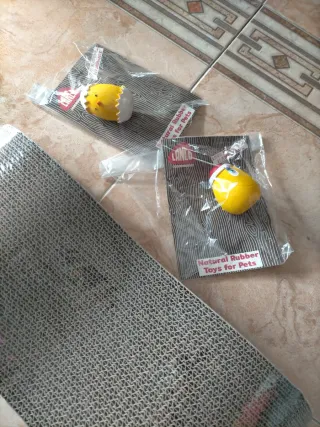 Cama gato, rascador y 2 juguetes