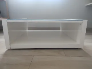 Mesa de centro blanca con cristal