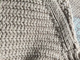 Jersey de lana cuello alto beige