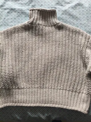 Jersey de lana cuello alto beige