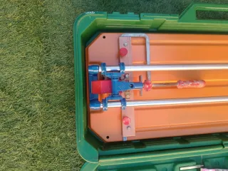 Maquina de cortar azulejos y solería