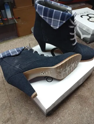 Botines negros con cuadros