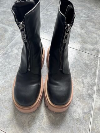 Botas Guess Negras y Rosas