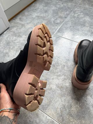 Botas Guess Negras y Rosas