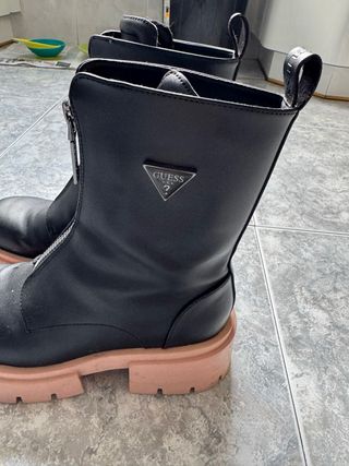 Botas Guess Negras y Rosas