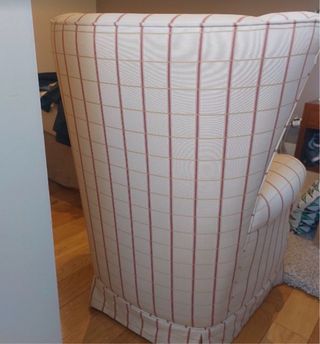 Sofá orejero tela beige y rojo