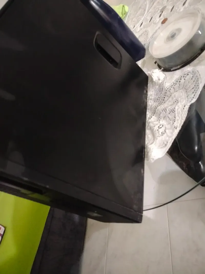 PC de escritorio HP EliteDesk en negro afbeelding 2