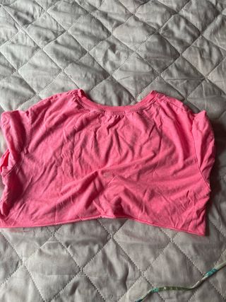 Camiseta Bershka rosa crop top