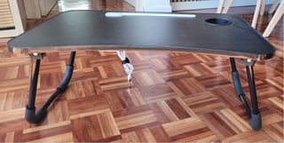 Mesa portátil con USB y portavasos