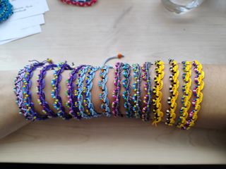 Pulseras de hilo con cuentas