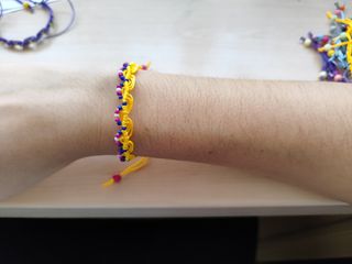 Pulseras de hilo con cuentas