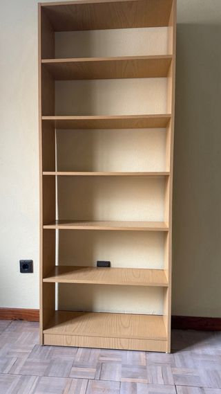 Estantería de madera color beige/marrón