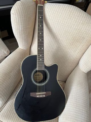 Guitarra Electroacústica Negra