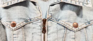 Mono vaquero sin mangas