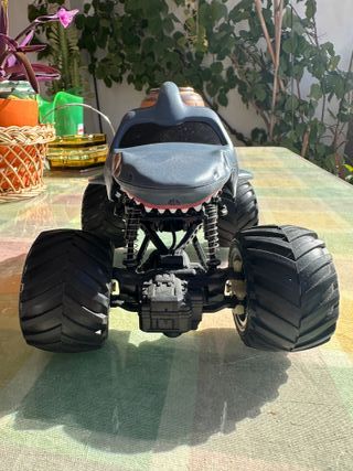 Coche RC Megalodon Colección