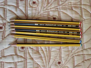 Añadido gomas de borrar: bote lapicero Minnie, etc