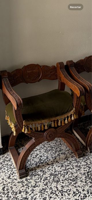 Silla antigua madera tallada con tapicería