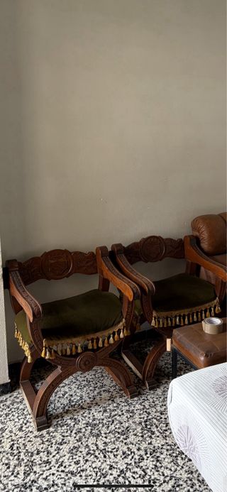 Silla antigua madera tallada con tapicería
