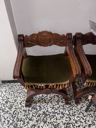 Silla antigua madera tallada con tapicería