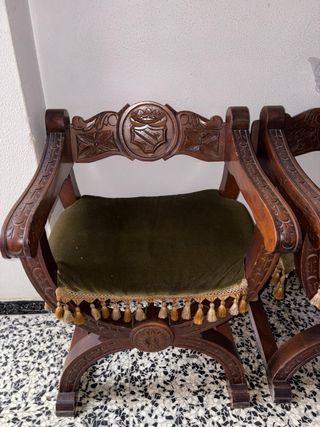 Silla antigua madera tallada con tapicería