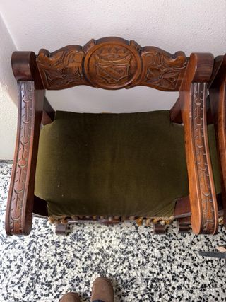 Silla antigua madera tallada con tapicería