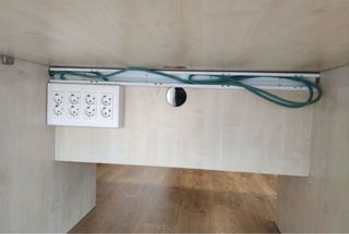 Mesa de coworking de madera