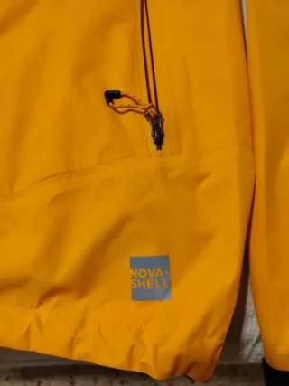 Chaqueta impermeable 8000 amarilla