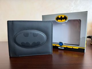 Cartera Batman negra original DC. Nueva, en caja