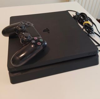 PS4 Slim 1TB + Mando + 4 Juegos