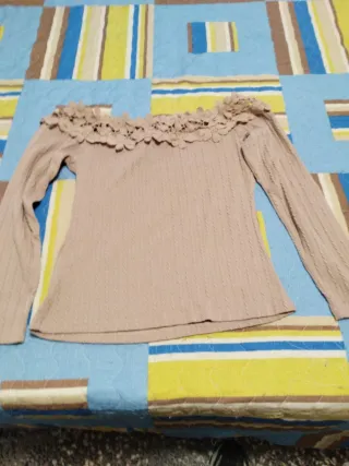 Jersey beige con encaje
