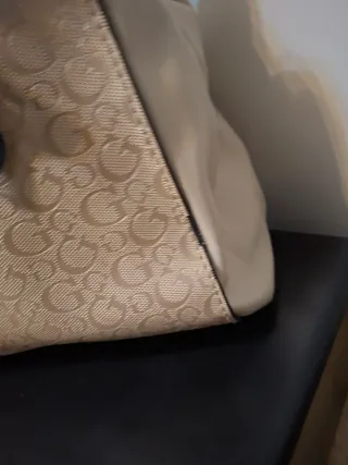 Bolso Guess Beige y Dorado