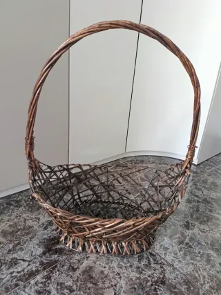 Cesta de mimbre con asa