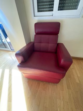Sillón de piel granate