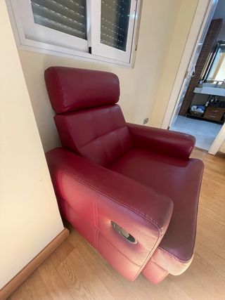 Sillón de piel granate