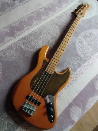 Bajo eléctrico tuneado por luthier