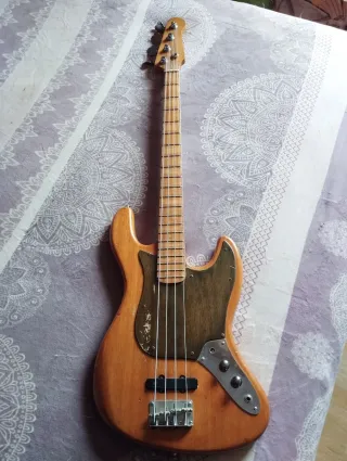 Bajo eléctrico tuneado por luthier