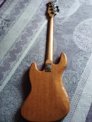 Bajo eléctrico tuneado por luthier