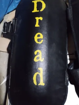 Espinilleras Kick Boxing Dread Charlie