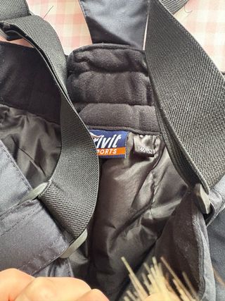 Peto de esquí negro con tirantes