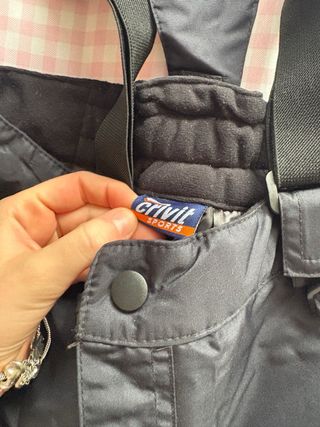 Peto de esquí negro con tirantes