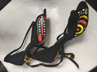 Zapatos de baile negros con diseño