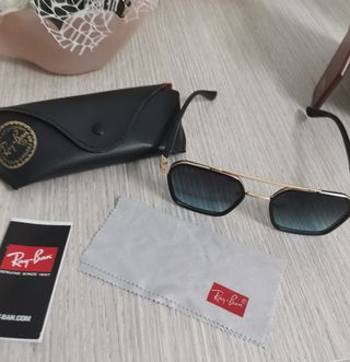 Occhiali da sole Ray-Ban neri e oro