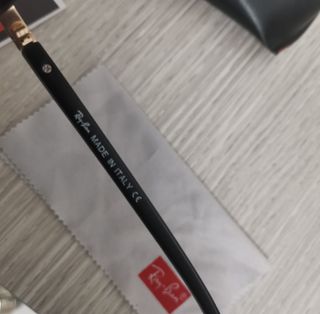 Occhiali da sole Ray-Ban neri e oro