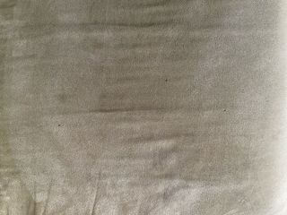 Sofá verde de terciopelo