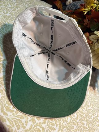 Gorra Nike Beige y Negra