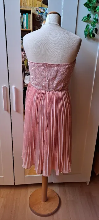 Vestido de fiesta rosa con lentejuelas