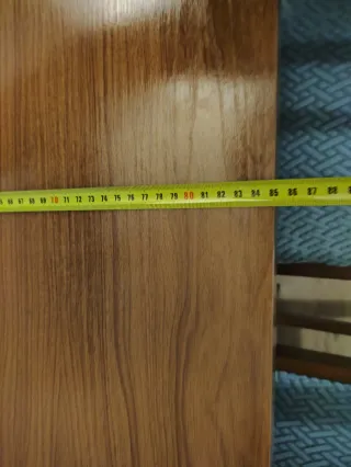 Mesa extensible y 6 sillas de madera