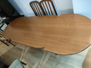 Mesa comedor extensible y 6 sillas de madera